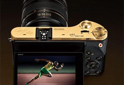 سامسونغ تطرح كاميرا NX300 مطلية بالذهب